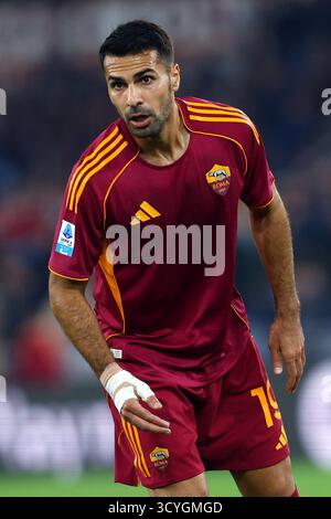 Rome, Italie. 18 octobre 2025. Zeki Celik de Roma pendant le championnat italien Serie A match de football entre L'AS Roma et le FC Internazionale le 18 octobre Banque D'Images
