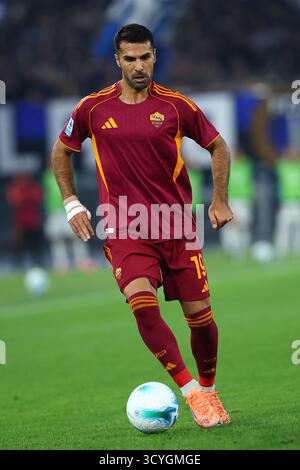 Rome, Italie. 18 octobre 2025. Zeki Celik de Roma pendant le championnat italien Serie A match de football entre L'AS Roma et le FC Internazionale le 18 octobre Banque D'Images