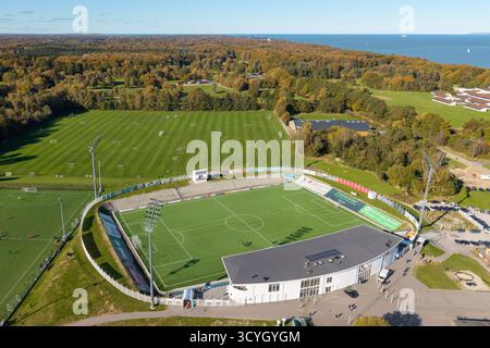 Elsinore, Danemark. 18 octobre 2025. Helsingor Stadion vu des airs avant le match de Betinia Liga entre Hillerod Fodbold et Hvidovre à Elsinore. Crédit : Gonzales photo/Alamy Live News Banque D'Images