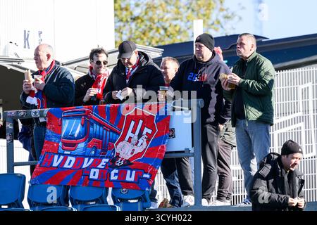 Elsinore, Danemark. 18 octobre 2025. Les fans de football de Hvidovre SONT vus au match de Betinia Liga entre Hillerod Fodbold et Hvidovre au Helsingor Stadion à Elsinore. Crédit : Gonzales photo/Alamy Live News Banque D'Images
