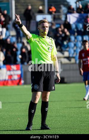 Elsinore, Danemark. 18 octobre 2025. Arbitre Oliver Simbold vu lors du match de Betinia Liga entre Hillerod Fodbold et Hvidovre SI au Helsingor Stadion à Elsinore. Crédit : Gonzales photo/Alamy Live News Banque D'Images