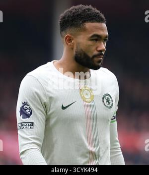 Nottingham, Royaume-Uni. 18 octobre 2025. Reece James du Chelsea FC vu lors du match de premier League entre Nottingham Forest et Chelsea FC. Score final ; Nottingham Forest 0-3 Chelsea FC crédit : SOPA images Limited/Alamy Live News Banque D'Images