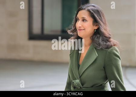 Londres, Royaume-Uni. 19 octobre 2025. Claire Coutinho, secrétaire d'État fantôme à la sécurité énergétique et au Net Zero, et ministre fantôme aux femmes et à l'égalité, est vue à la BBC pour la ronde médiatique du dimanche matin. Crédit : Imageplotter/Alamy Live News Banque D'Images