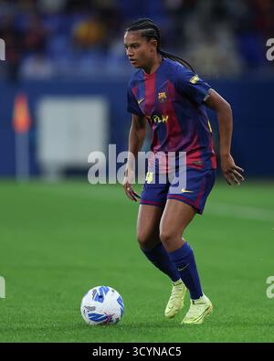 Barcelone, Espagne. 19 octobre 2025. Esmee Brugts du FC Barcelone lors du match de la Liga F entre le FC Barcelone et le Granada CF a joué au Johan Cruyff Stadium le 19 octobre 2025 à Barcelone, en Espagne. (Photo de Miguel Marruffo/PRESSIN) crédit : AGENCE SPORTIVE PRESSINPHOTO/Alamy Live News Banque D'Images