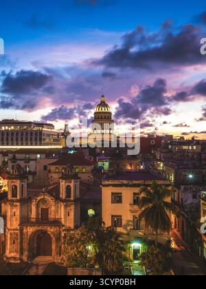 Scène nocturne de la Havane, capitale de Cuba Banque D'Images