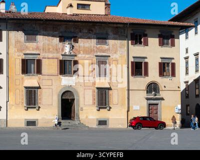 Pise, Italie - 16 octobre 2025 Palais historique dell'Orologio bâtiment sur la Piazza dei Cavalieri, Pise, présentant l'art de la Renaissance et l'italien urbain Banque D'Images