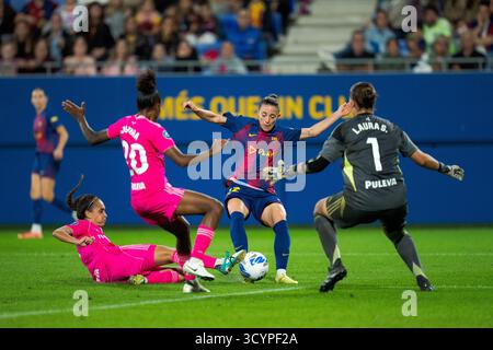 Barcelone, Espagne. 19 octobre 2025. Ona Batlle (2ème R) du FC Barcelone participe au match de Liga F entre le FC Barcelone et le Granada CF, au Johan Cruyff Stadium, Barcelone, Espagne, le 19 octobre 2025. Crédit : Joan gosa/Xinhua/Alamy Live News Banque D'Images
