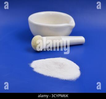 Bicarbonate de sodium nom UICPA : hydrogénocarbonate de sodium, communément appelé bicarbonate de soude ou bicarbonate de soude Banque D'Images