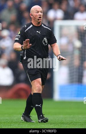 Londres, Royaume-Uni. 19 octobre 2025. Arbitre Simon Hooper lors du match de Tottenham Hotspur vs Aston Villa premier League au Tottenham Hotspur Stadium de Londres. Le crédit photo devrait se lire : Paul Terry/Sportimage crédit : Sportimage Ltd/Alamy Live News Banque D'Images