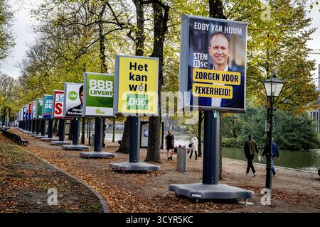 LA HAYE – affiches électorales de divers partis politiques. Les élections législatives anticipées auront lieu le 29 octobre 2025. ANP /HOLLANDSE HOOGTE /ROBIN UTRECHT pays-bas Out - belgique Out Banque D'Images