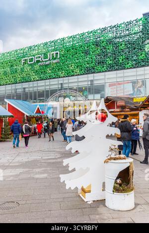 Marché de Noël devant le bâtiment du Forum à Coblence, Allemagne Banque D'Images