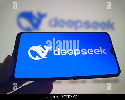 SUQIAN, CHINE - 20 OCTOBRE 2025 - une photo d'illustration montre le logo DeepSeek dans un smartphone à Suqian, Jiangsu, Chine le 20 octobre 2025. Banque D'Images