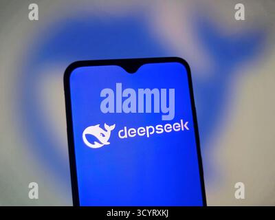 SUQIAN, CHINE - 20 OCTOBRE 2025 - une photo d'illustration montre le logo DeepSeek dans un smartphone à Suqian, Jiangsu, Chine le 20 octobre 2025. Banque D'Images