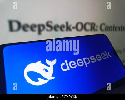 SUQIAN, CHINE - 20 OCTOBRE 2025 - une photo d'illustration montre le logo DeepSeek dans un smartphone à Suqian, Jiangsu, Chine le 20 octobre 2025. Banque D'Images