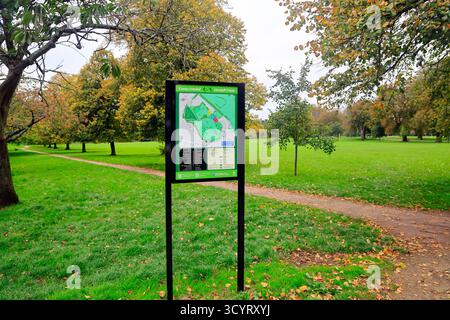 Parc Llandaff Fields, Cardiff. Prise en octobre 2025 Banque D'Images