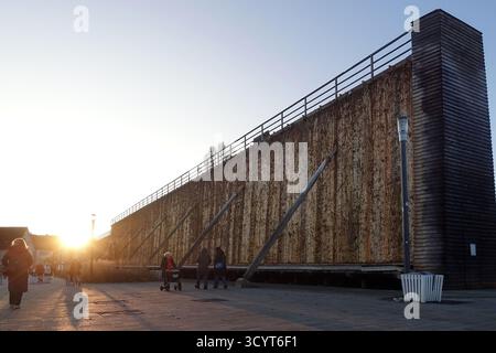 13.12.2024, Allemagne, Rhénanie du Nord-Westphalie, Bad Salzuflen - tour de graduation à la roseraie au coucher du soleil. 00S241213D892CAROEX.JPG [AUTORISATION DU MODÈLE : NO Banque D'Images