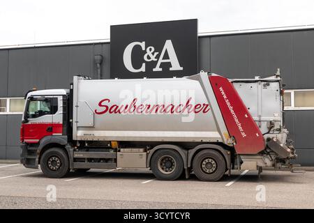 C&A und Saubermacher à Horn, Niederösterreich, Österreich // C&A et Saubermacher à Horn, basse-Autriche, Autriche. , . Crédit : APA-PictureDesk/Alamy Live News Banque D'Images