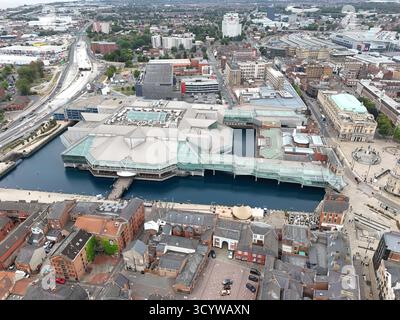 Vue aérienne du centre commercial Princes Quay à Kingston upon Hull, East Riding of Yorkshire, Angleterre. Le centre est construit sur des pilotis au-dessus du Prince's Dock Banque D'Images