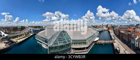 Vue aérienne du centre commercial Princes Quay à Kingston upon Hull, East Riding of Yorkshire, Angleterre. Le centre est construit sur des pilotis au-dessus du Prince's Dock Banque D'Images