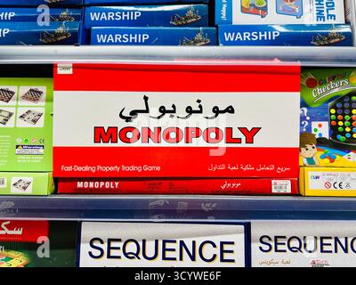 Faux jeu de société Monopoly avec texte arabe Banque D'Images