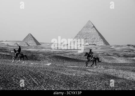 Images éditoriales des pyramides de Gizeh, du Sphinx et du plateau de Gizeh près du Caire, capturant les merveilles antiques, la culture et la beauté intemporelle de l’Égypte. Banque D'Images