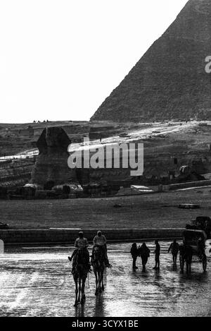 Images éditoriales des pyramides de Gizeh, du Sphinx et du plateau de Gizeh près du Caire, capturant les merveilles antiques, la culture et la beauté intemporelle de l’Égypte. Banque D'Images
