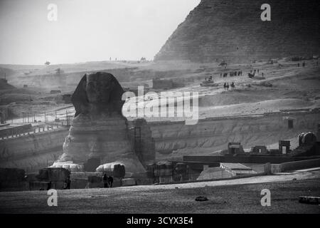 Images éditoriales des pyramides de Gizeh, du Sphinx et du plateau de Gizeh près du Caire, capturant les merveilles antiques, la culture et la beauté intemporelle de l’Égypte. Banque D'Images