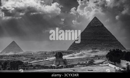 Images éditoriales des pyramides de Gizeh, du Sphinx et du plateau de Gizeh près du Caire, capturant les merveilles antiques, la culture et la beauté intemporelle de l’Égypte. Banque D'Images