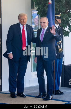 Washington, États-Unis. 20 octobre 2025. Le président américain Donald Trump (à gauche) accueille le premier ministre australien Anthony Albanese à la Maison Blanche à Washington, DC, aux États-Unis, le 20 octobre 2025. Crédit : HU Yousong/Xinhua/Alamy Live News Banque D'Images