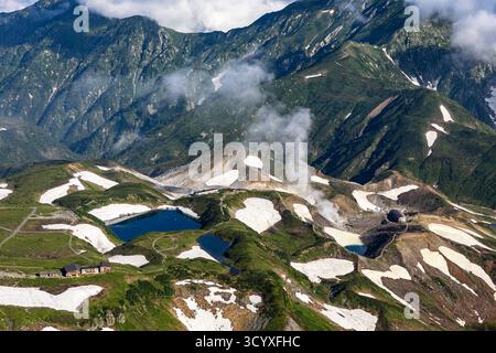 Montagnes Tateyama (Mont Tate), vue sur les montagnes de Mrodoudaira, du pic du sanctuaire Oyama, montagnes Hida, ville de Tateyama, Toyama, Japon, Asie Banque D'Images