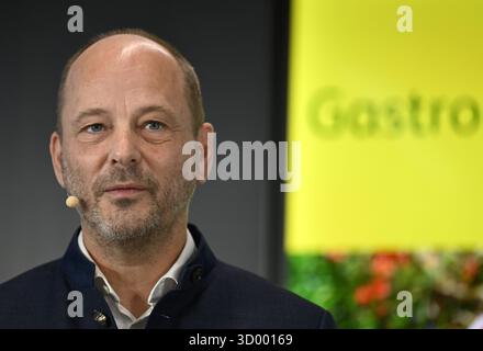 Hans Böhm, PDG de Brau Union AG, lors d'une présentation et d'une discussion de l'étude de Brau Union sur la création de valeur de la bière, le lundi 20 octobre 2025 à Vienne, Autriche. - 20251020 PD2107 crédit : APA-PictureDesk/Alamy Live News Banque D'Images