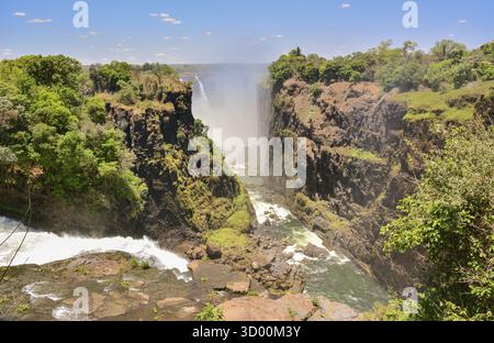 Victoria Falls est une chute d'eau près des villes de Victoria Falls au Zimbabwe et Livingstone en Zambie Afrique Victoria Falls est une chute d'eau près de l'ic Banque D'Images