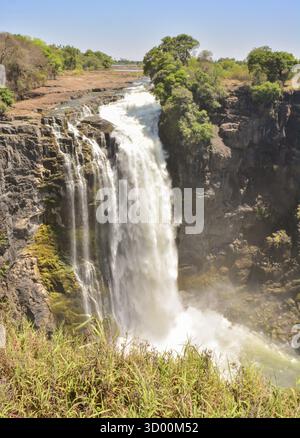 Victoria Falls est une chute d'eau près des villes de Victoria Falls au Zimbabwe et Livingstone en Zambie Afrique Victoria Falls est une chute d'eau près de l'ic Banque D'Images