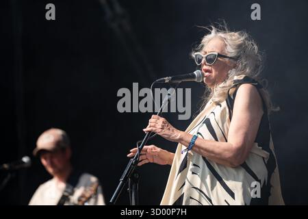 ASHA Puthli, CONCERT, 2025 : la pionnière du disco Asha Puthli joue sur la scène de montagne. Brecon, pays de Galles, Royaume-Uni, 17 août 2025. Le Green Man Festival 2025. Photographie : Rob Watkins/Alamy Live News. INFO : Asha Puthli est une chanteuse née en Inde célèbre pour son style de mélange de genres, fusionnant jazz, disco, funk et soul. Connue pour ses collaborations avec Ornette Coleman et ses succès solo dans les années 1970, elle est une icône pop mondiale pionnière. Banque D'Images