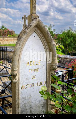 France, région Normandie, Seine-maritime Department, rives-en-Seine, Villequier, cimetière, tombeaux de la famille Vacquerie-Hugo, tombeau d'Adèle Foucher épouse de Victor Hugo Banque D'Images