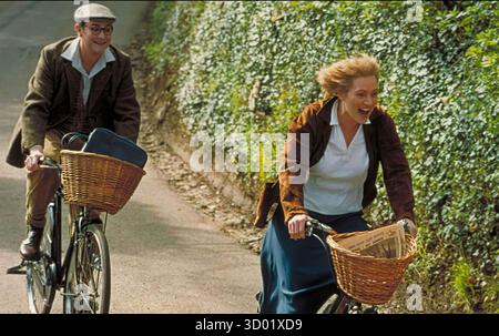 IRIS 2001 Touchstone Pictures film avec Kate Winslet dans le rôle d'Iris Murdoch et Hugh Bonneville dans le rôle de John Bayley Banque D'Images