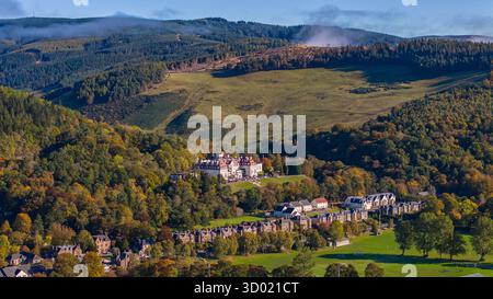 Vue aérienne de l'hôtel Peebles Hydro à la lumière de l'automne en fin de soirée, Peebles, Scottish Borders, Scotland Banque D'Images