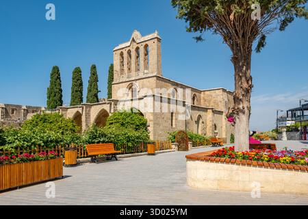 L'abbaye de Bellapais est la ruine d'un monastère construit par des chanoines réguliers au 13ème siècle sur le côté nord du petit village de Bellapais, à Nort Banque D'Images