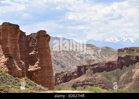 Piilars en grès à Binggou Danxia Landform dans le Gansu, Chine Banque D'Images