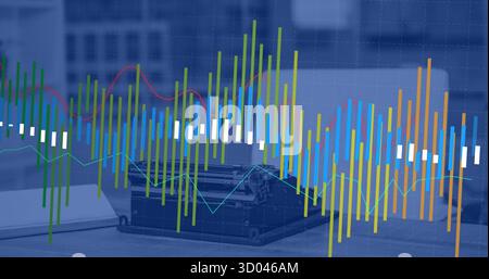 Machine à ajouter vintage assis sur le bureau en bois avec des papiers, des barres de chandelier et des lignes de tendance Banque D'Images