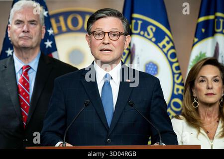 Washington, District de Columbia, États-Unis. 21 octobre 2025. Président de la Chambre MIKE JOHNSON (R-LA) parlant lors d'une conférence de presse au Capitole des États-Unis à Washington, DC (image de crédit : © Michael Brochstein/ZUMA Press Wire) USAGE ÉDITORIAL SEULEMENT ! Non destiné à UN USAGE commercial ! Banque D'Images