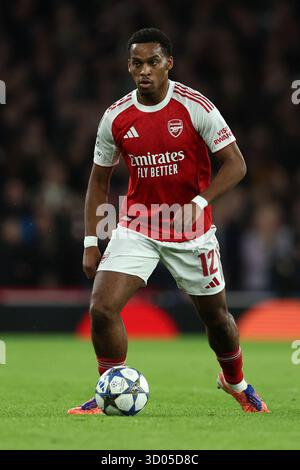 Londres, Royaume-Uni. 21 octobre 2025. Jurrien Timber d'Arsenal lors du match Arsenal vs Atletico Madrid UEFA Champions League à l'Emirates Stadium de Londres. Le crédit photo devrait se lire : Kieran Cleeves/Sportimage crédit : Sportimage Ltd/Alamy Live News Banque D'Images