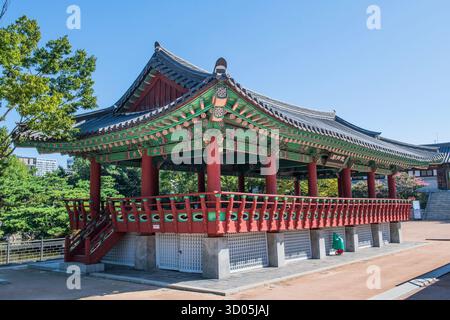 Namsangol Hanok Village : Pavillon Cheounugak. Séoul, Corée du Sud Banque D'Images