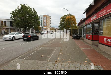 DATE D'ENREGISTREMENT NON INDIQUÉE Wohnungen und Geschäfte an der vielbefahrenen Luruper Hauptstraße. Lurup Hamburg *** appartements et magasins sur la route principale Lurup Lurup Hamburg Banque D'Images