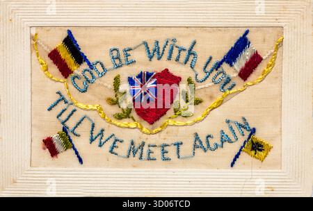 WW ! Carte postale de Noël brodée en soie. 'Dieu soit avec vous jusqu'à ce que nous nous retrouvions' drapeaux de Belgique, Grande-Bretagne, France, Italie et Impérial russe. Banque D'Images