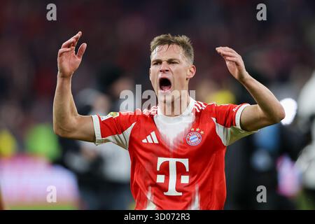 Munich, Allemagne. 18 octobre 2025. Joshua Kimmich du Bayern Munich vu lors du match de Bundesliga 2025/2026 entre le Bayern Munich et le Borussia Dortmund à l'Allianz Arena. Score final : Bayern Munich 2 :1 Borussia Dortmund. Crédit : SOPA images Limited/Alamy Live News Banque D'Images
