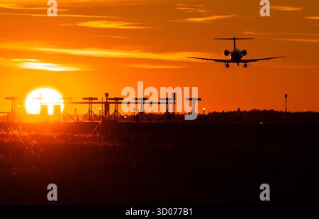 Avion atterrissant à l'aéroport d'Arlanda à Stockholm, Suède.photo : Jonas Ekströmer / TT / Code 10030 ce texte est traduit automatiquement Banque D'Images