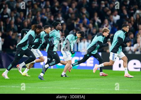Copenhague, Danemark. 21 octobre 2025. Les joueurs du FC Copenhague s’échauffent pour le match de Ligue des champions de l’UEFA entre le FC Copenhague et le Borussia Dortmund à Parken à Copenhague. Crédit : Gonzales photo/Alamy Live News Banque D'Images