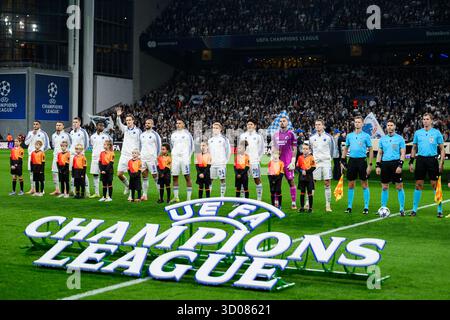 Copenhague, Danemark. 21 octobre 2025. Les joueurs du FC Copenhague se préparent pour le match de l'UEFA Champions League entre le FC Copenhague et le Borussia Dortmund à Parken à Copenhague. Crédit : Gonzales photo/Alamy Live News Banque D'Images