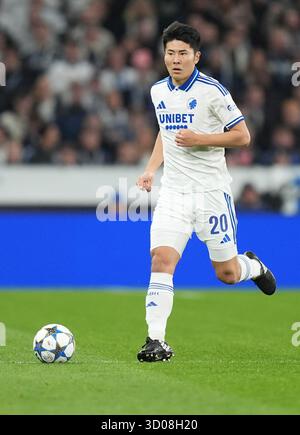 Kopenhagen, Danemark. 21 octobre 2025. Football : Ligue des Champions, jour 3, FC Copenhague - Borussia Dortmund, tour préliminaire, à Telia Parken. Junnosuke Suzuki (FC Copenhague) en action. Crédit : Marcus Brandt/dpa/Alamy Live News Banque D'Images